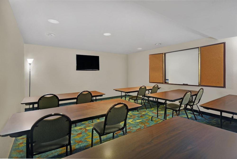 Candlewood Suites Columbia-Fort Jackson By Ihg Exterior foto
